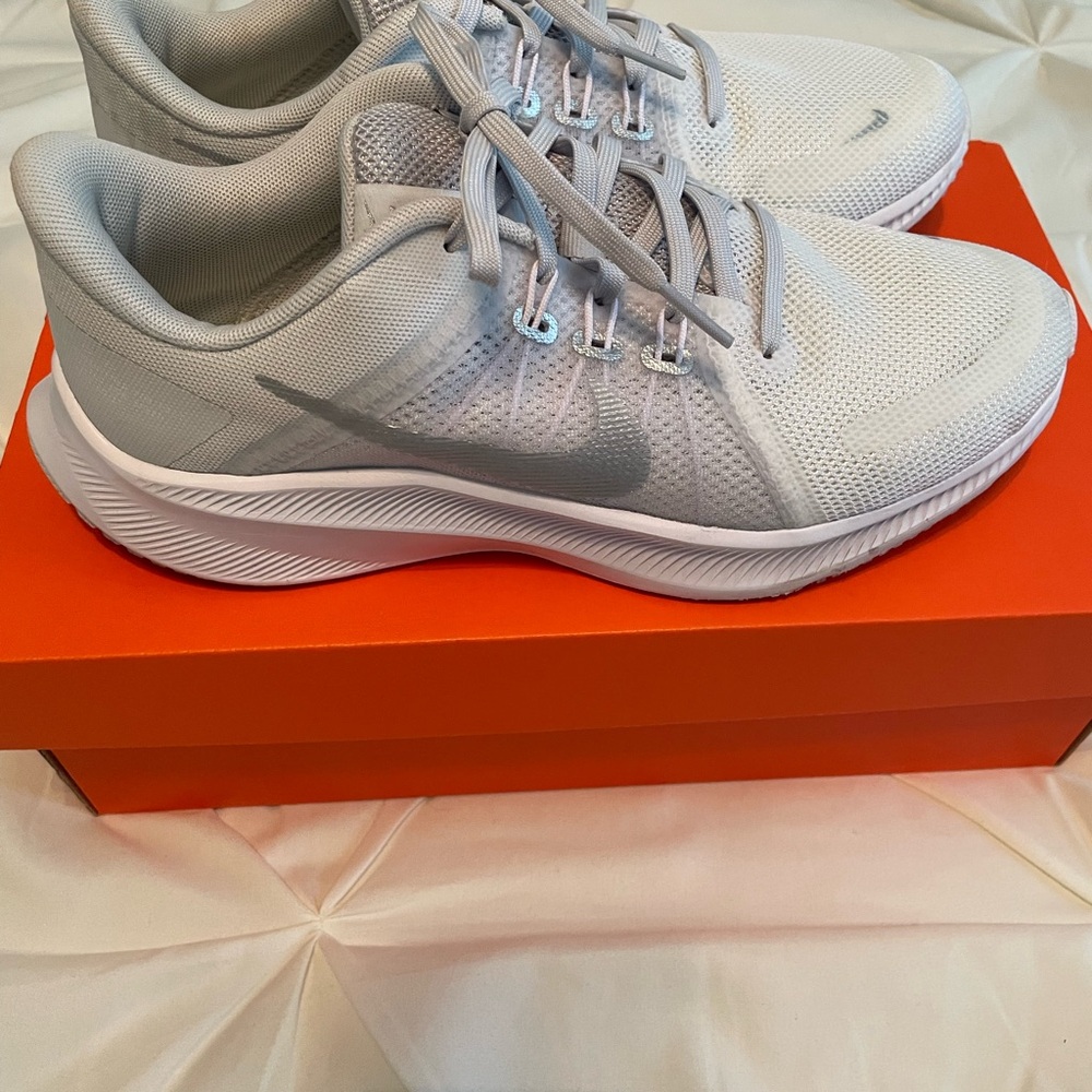 NIKE QUESTION 4 Sneakers